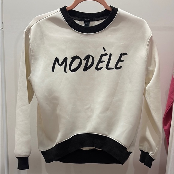 Forever 21 Women's Cream and Black Sweater - Picture 1 of 3